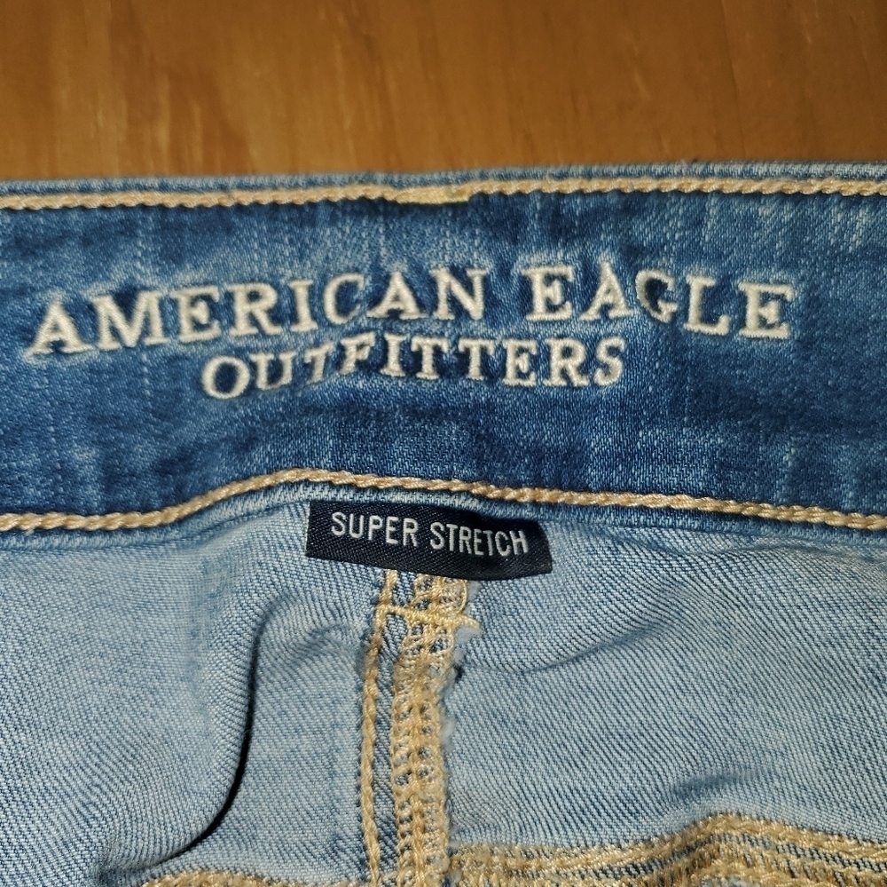 AEO Cropped Jeans - Distressed - Raw Hem - Size 8 - super stretch - Picture 6 of 8
